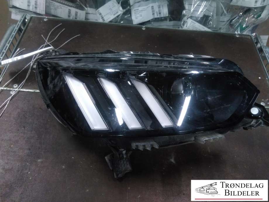 Frontlykt høyre full-LED til Peugeot e-2008, 2019-->>  (9823193480)