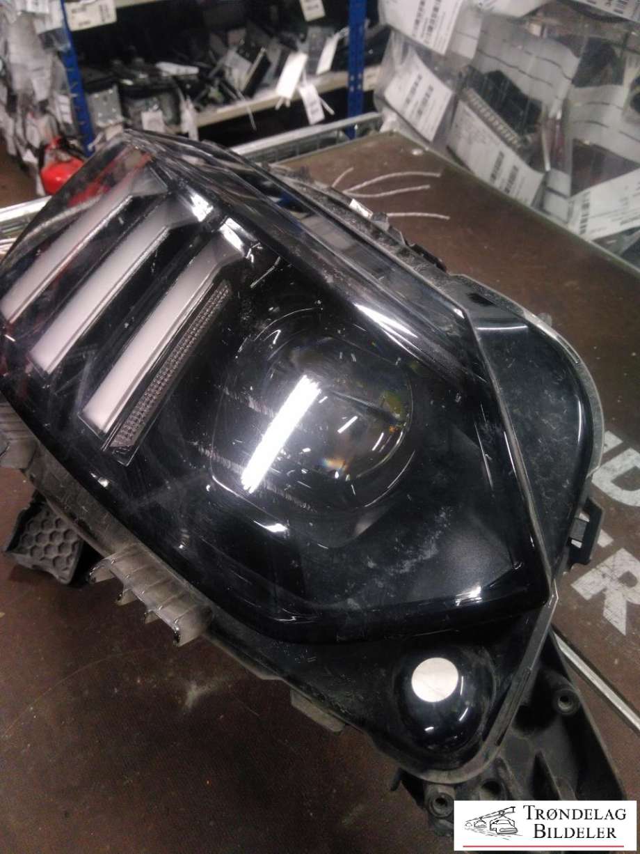 Frontlykt høyre full-LED til Peugeot e-2008 2019-->> (9823193480|)