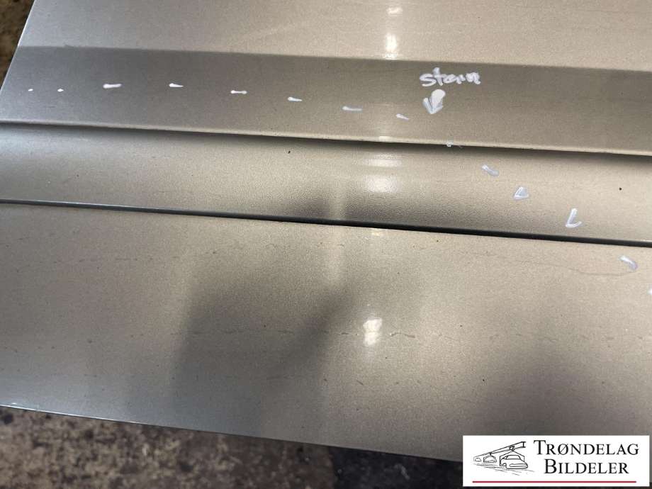 Dør høyre foran til Peugeot 5008 2010-2017 (Type I)  (9004AV|)