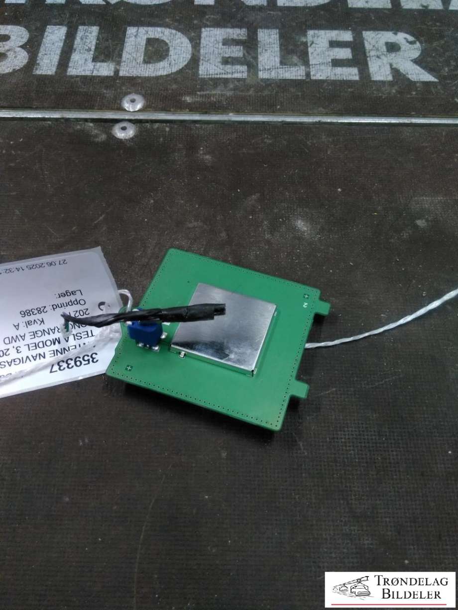 Antenne navigasjon til Tesla Model 3, 2018-2023 (Fase 1) (B359340)