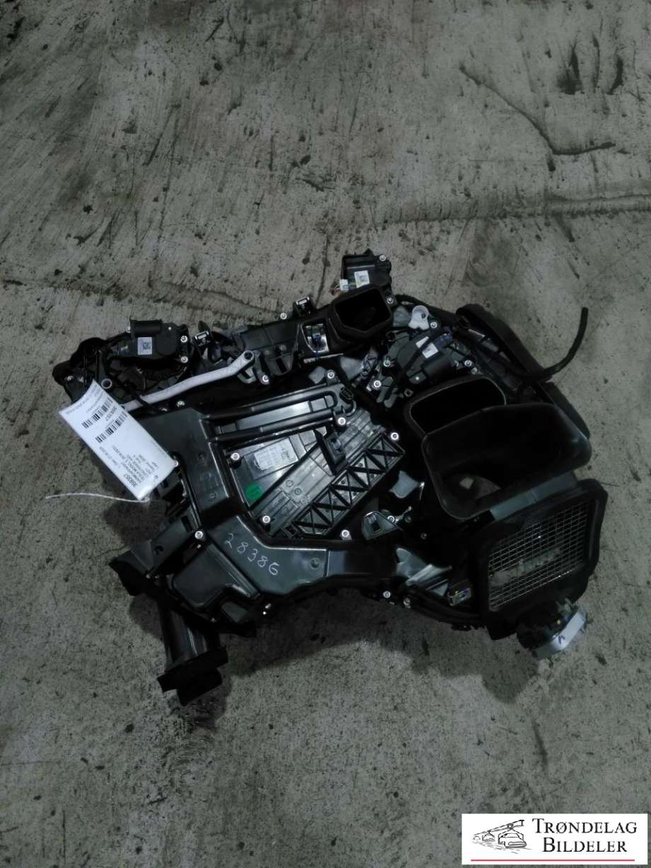 Varmeapparat til Tesla Model 3, 2018-2023 (Fase 1) (149471498G)