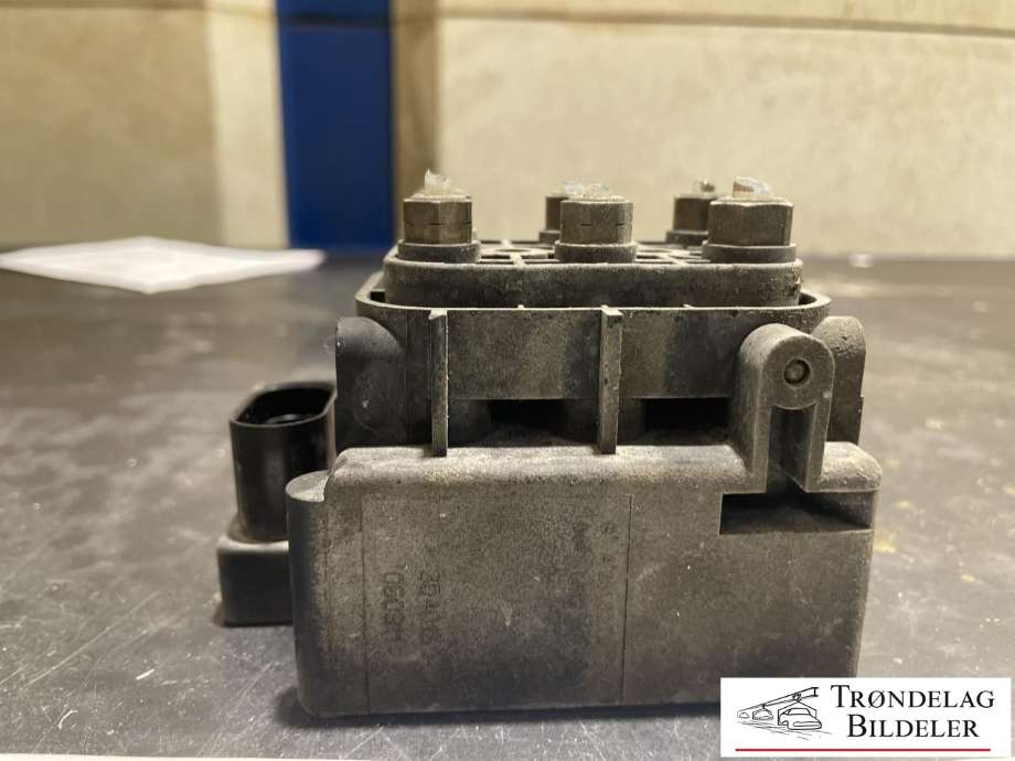Ventilblokk luftfjæring til Mercedes ML 2005-2011 (W164) (W164) (A 251 320 00 58|A 212 320 03 58|)