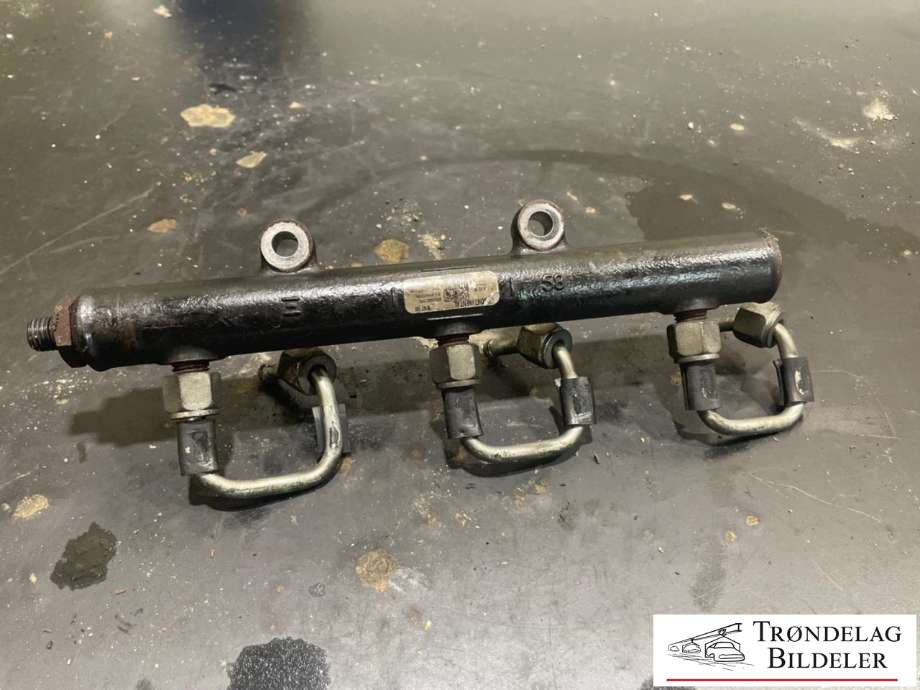 Dyseskinne (fuelrail) til Jaguar XF 2008-2015 (X250) (X250) (4R8Q9D280AC|JDE4062|)