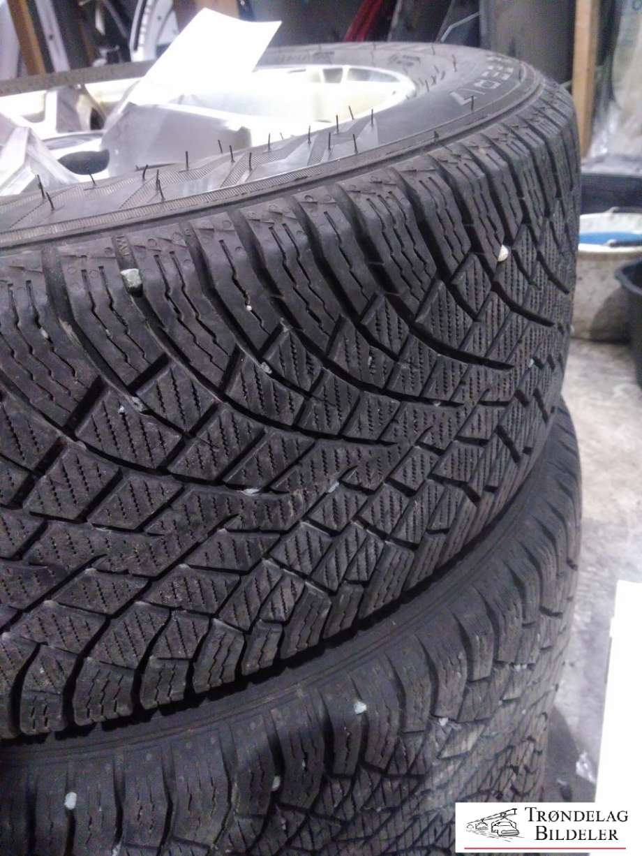 Hjulsett aluminium vinter til Maxus Euniq 5 2019-2023  (NOKIAN|215/55/R17 5X114.3 6.5JX17  CB61.4MM|10 MM MØNSTERDYBDE|PROD  22-24)