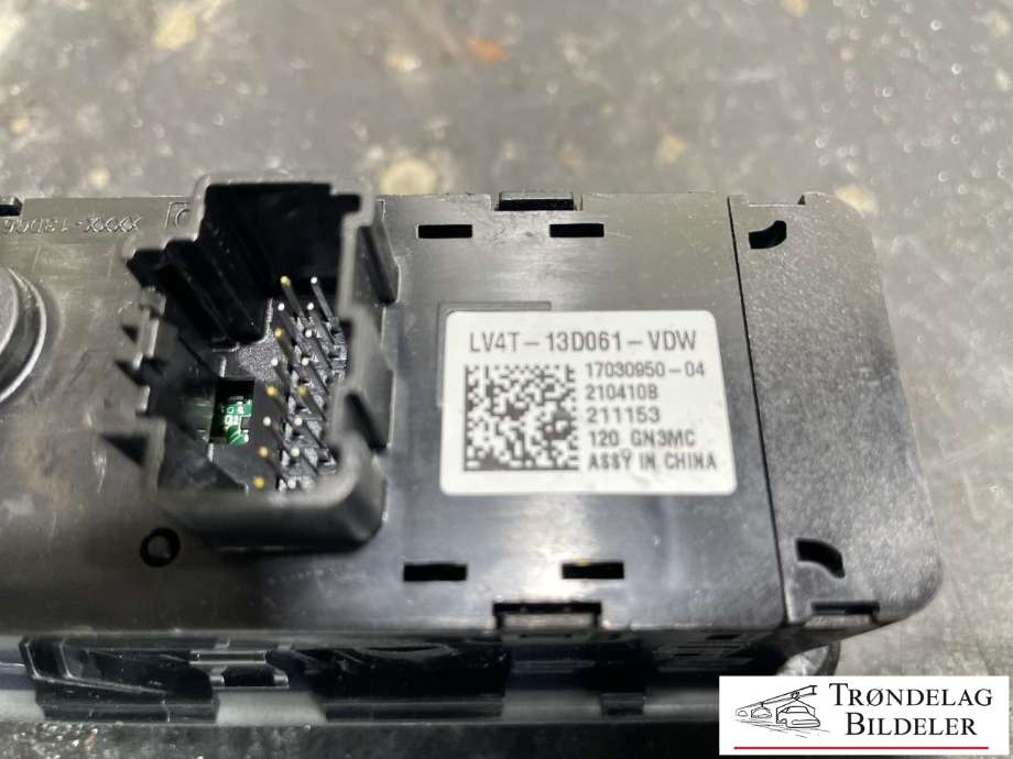 Bryter lys til Ford Kuga 2019-->> (Type III)  (LV4T-13D061-VDW|2660176|)