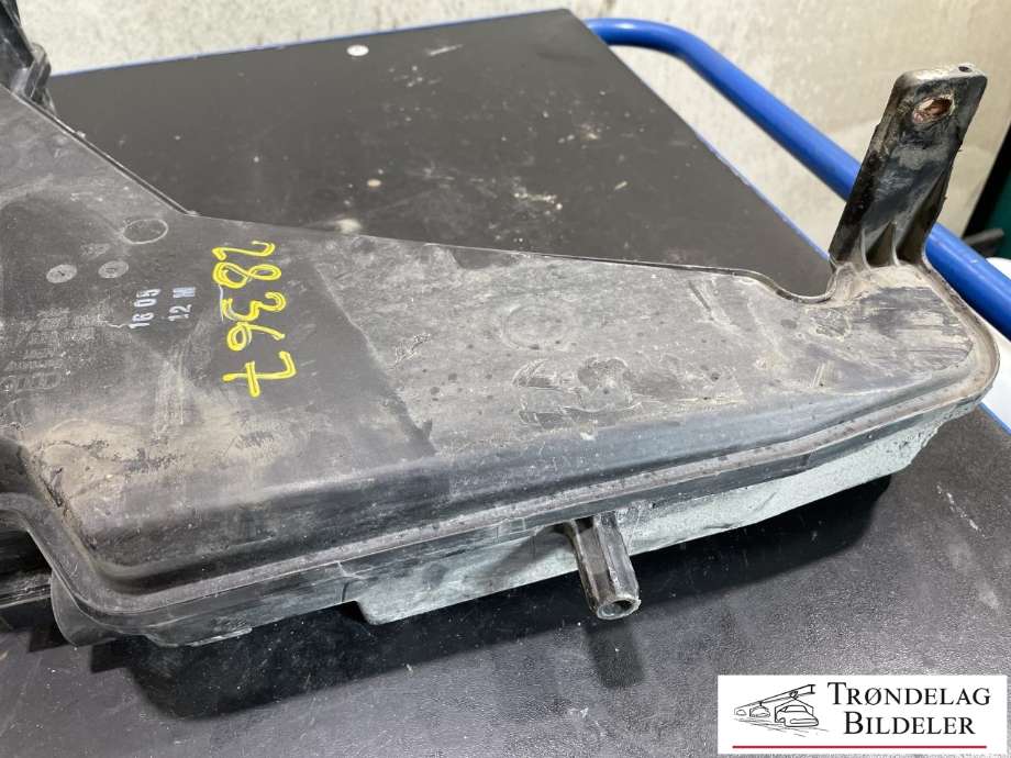 Spylertank til Audi Q5 2012-2017 (Type I, Fase 2)  (8R0 955 453 B|8R0 955 453 D|)
