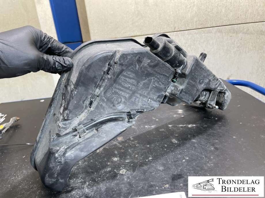 Spylertank til Audi Q5 2012-2017 (Type I, Fase 2)  (8R0 955 453 B|8R0 955 453 D|)