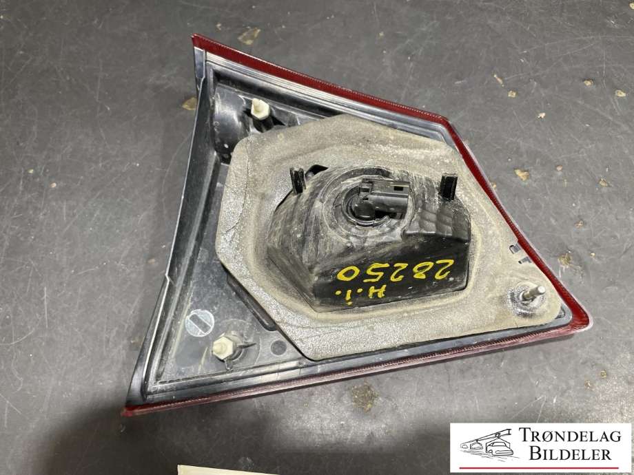 Baklykt høyre indre til VW Tiguan 2007-2011 (Type I, Fase 1)  (5N0945094B|5N0945108C|)