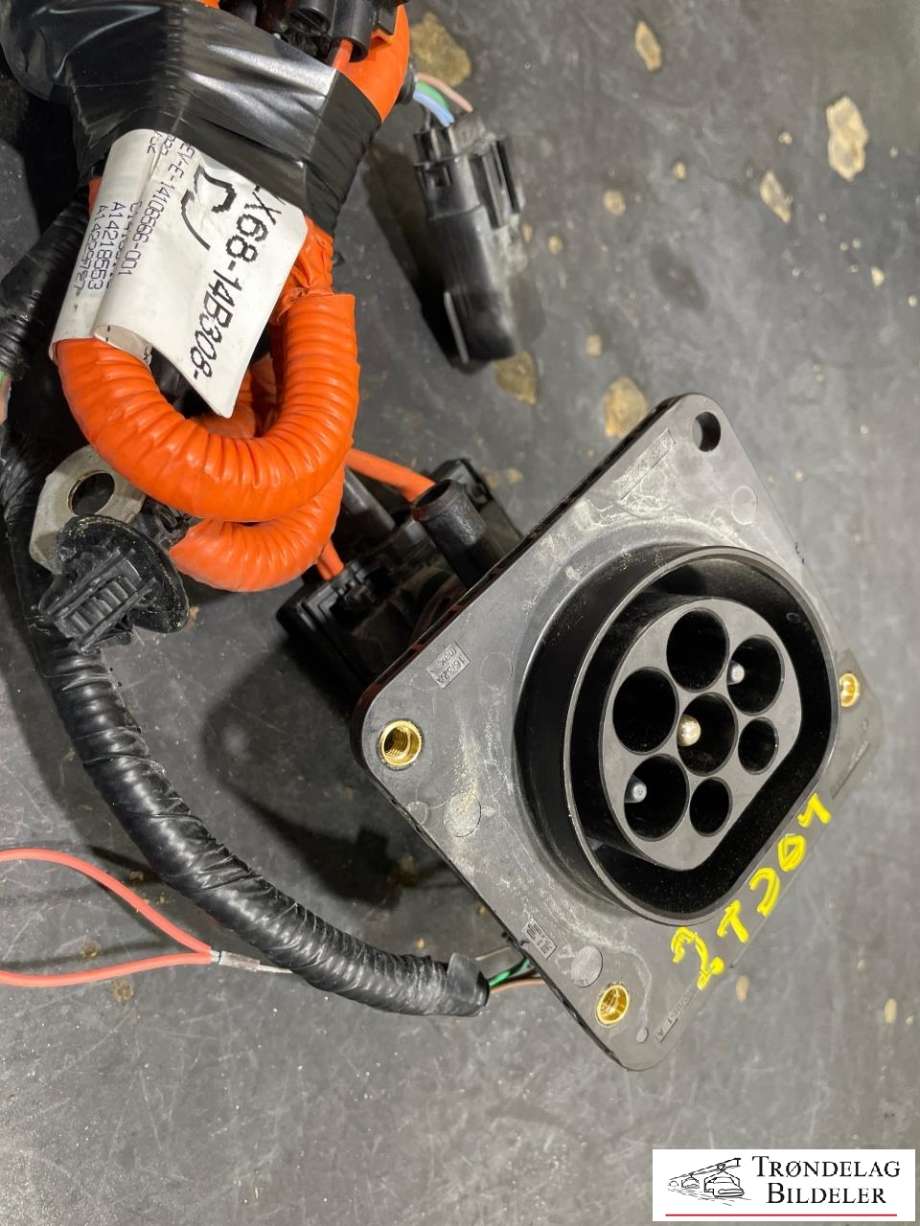 Batterilader inntak/luke til Ford Kuga 2019-->> (Type III) (LX68-14B308-CJ|)