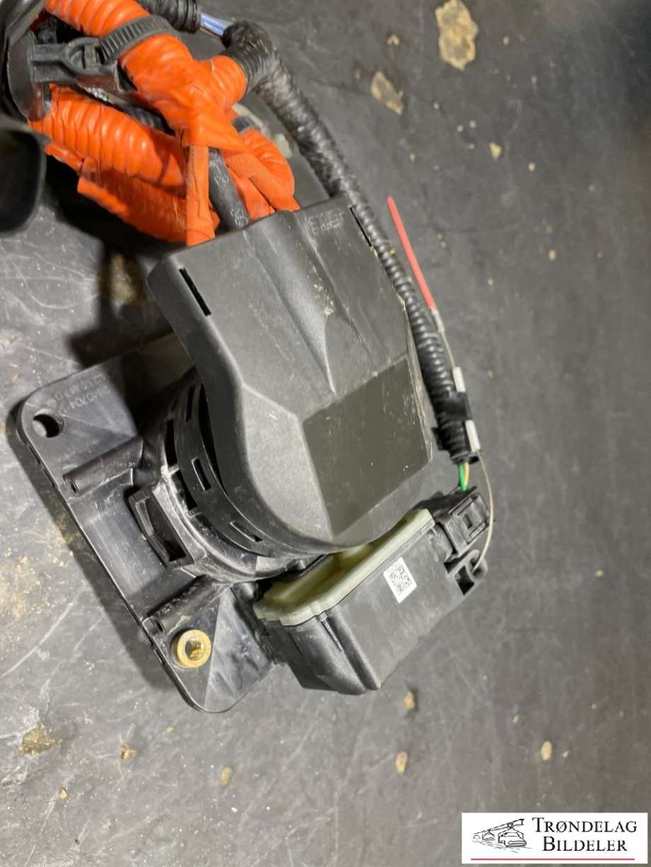 Batterilader inntak/luke til Ford Kuga 2019-->> (Type III) (LX68-14B308-CJ|)