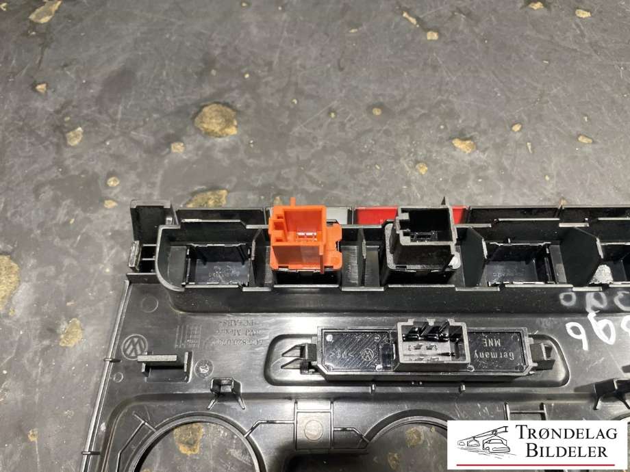 Bryter nødblink til VW Beetle 2011-2018 (Type II)  (5C5 953 509 B|5C5 927 122 B|)