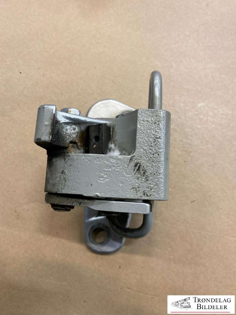 Dørhengsel høyre foran til VW Transporter / Caravelle 2009-2015 (Fase 2) (T5) (T5) (7H0843398|)