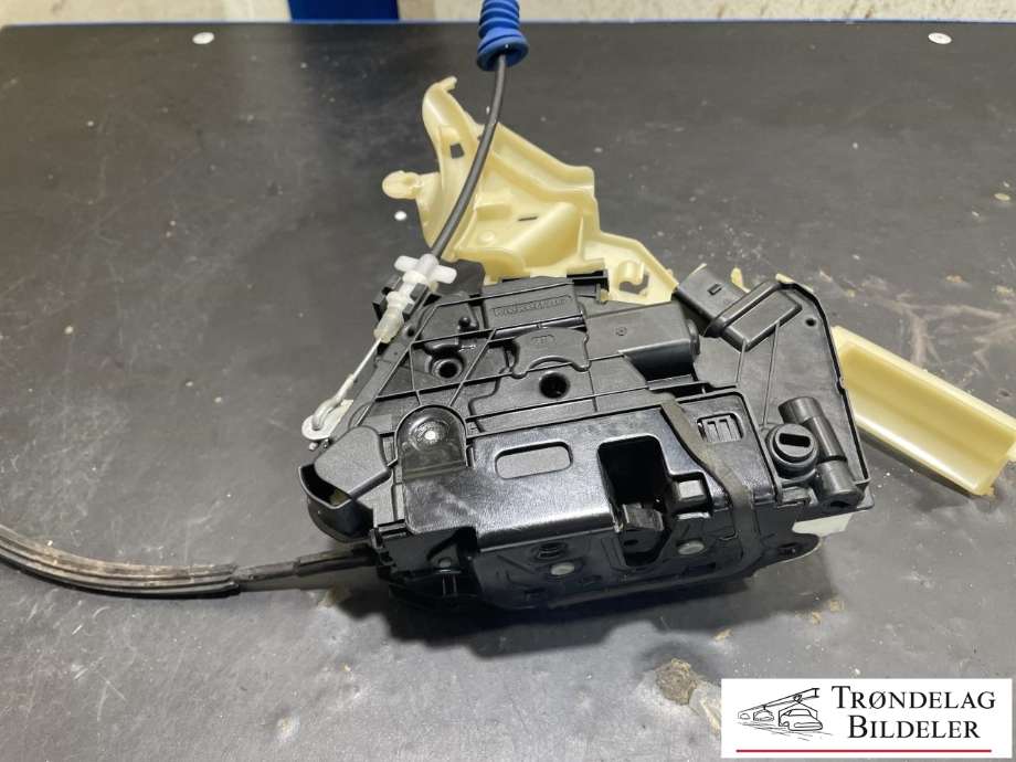 Låsekasse høyre bak til VW CC 2012-2014 (PASSAT CC) (PASSAT CC) (5N0 839 016 G|5N0 839 016 R|)