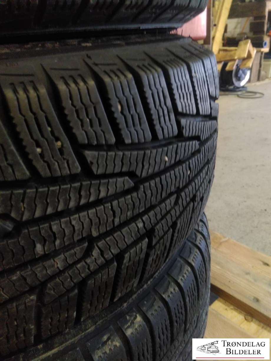 Hjulsett aluminium vinter til VW Touran 2003-2006 (Type I, Fase 1)  (NOKIAN|195/65R15 5X112 6.5JX15 ET 50 CB57.1MM|5-6MM|2522)