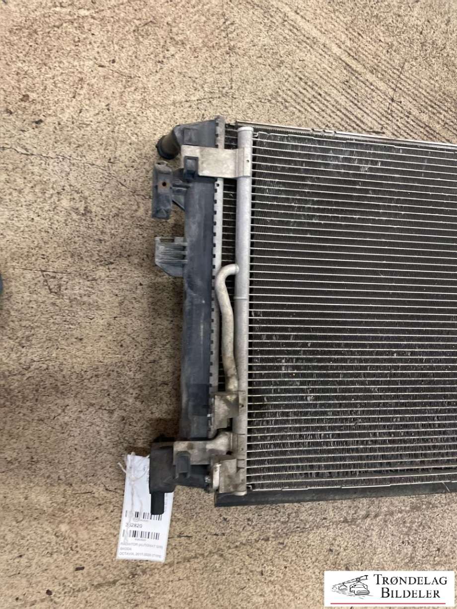 Radiator (automat gir) til Škoda Octavia 2017-2020 (Type III, Fase 2) (5Q0 121 251 GB|5Q0 121 251 HS|)