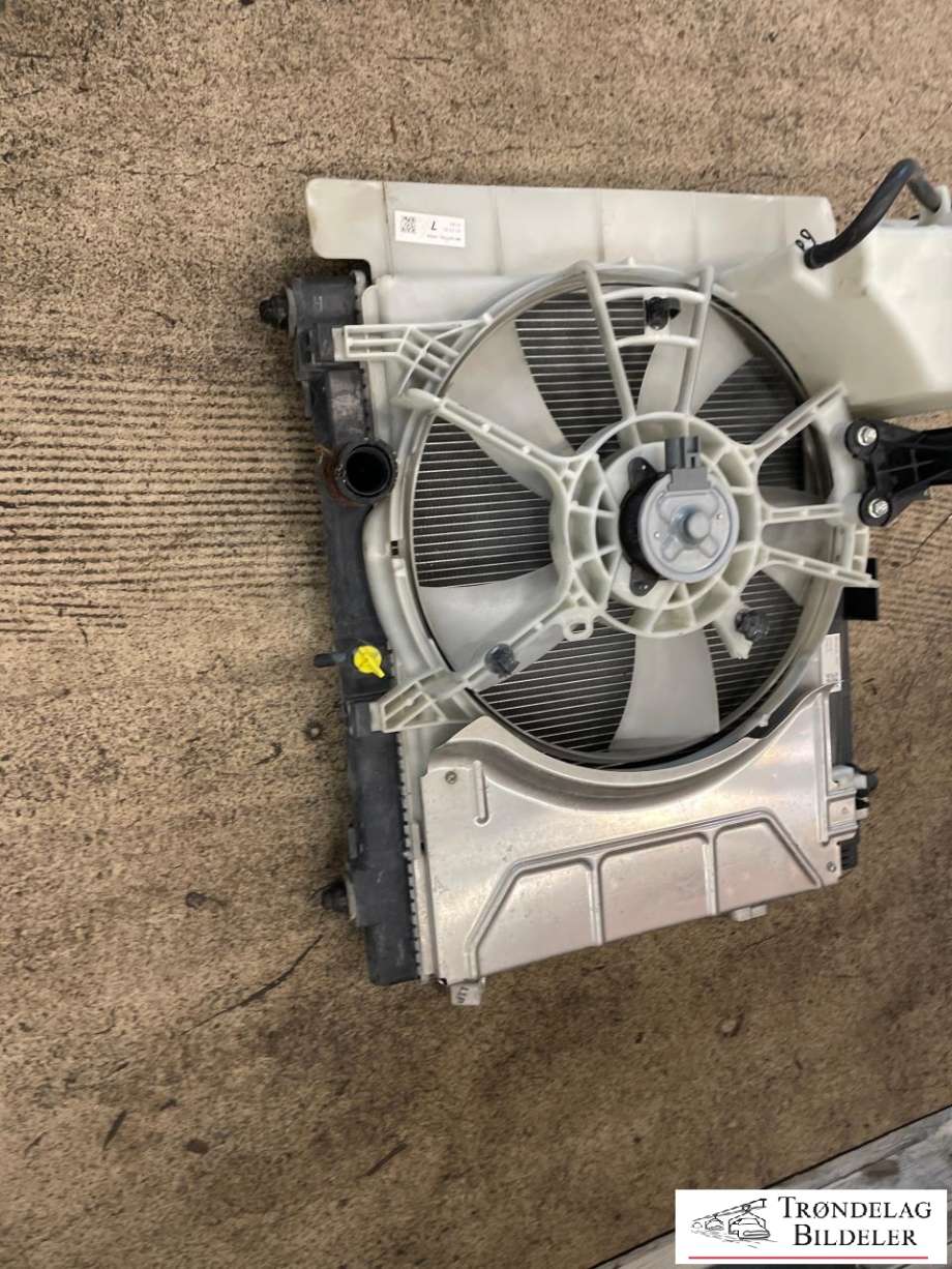Radiatorpakke til Toyota Yaris 2012-2014 (Type III, Fase 1)  (163600Q040|164000Q040|)