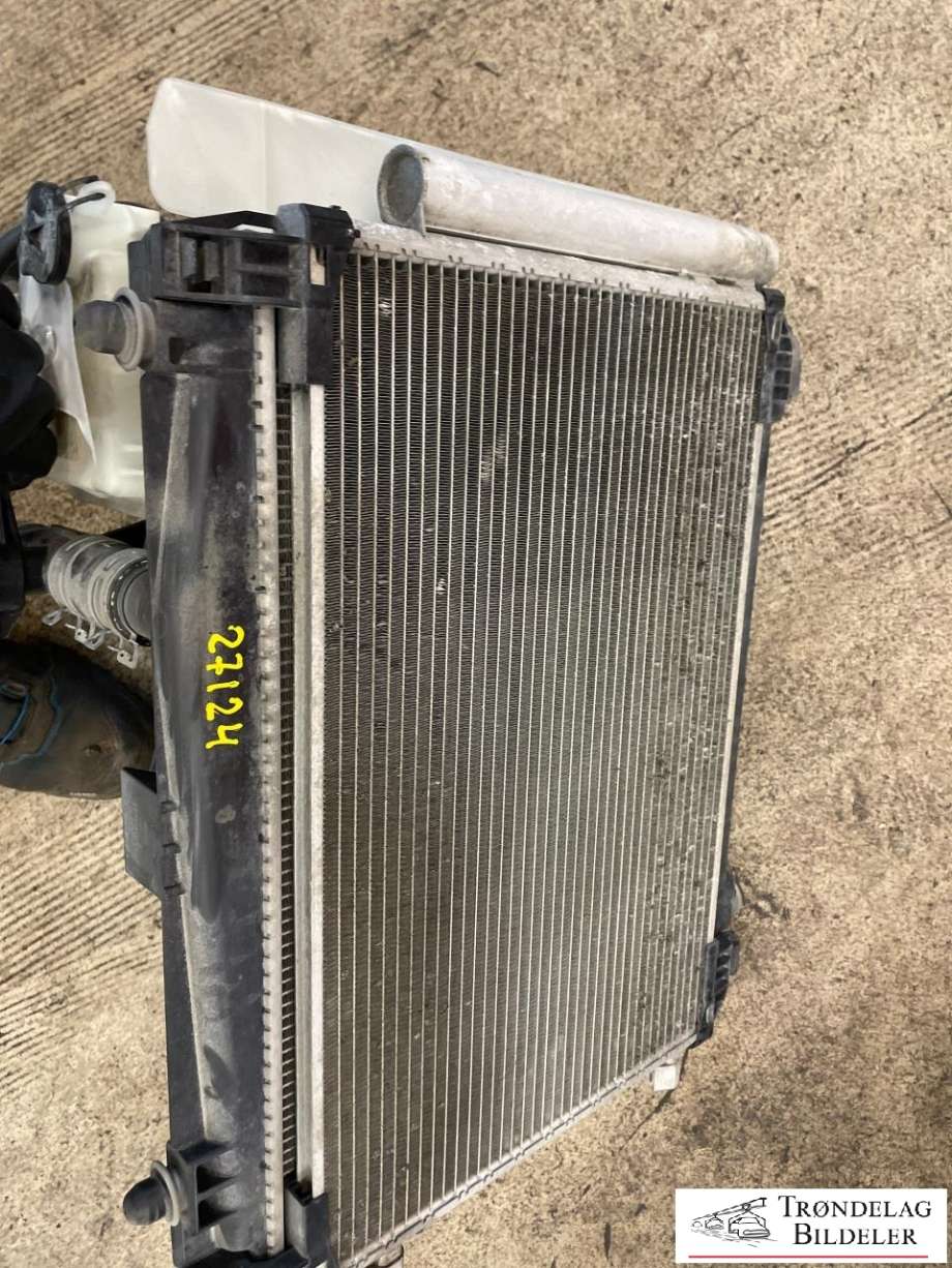 Radiatorpakke til Toyota Yaris 2012-2014 (Type III, Fase 1)  (163600Q040|164000Q040|)