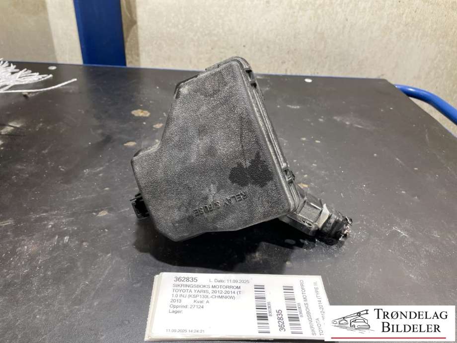 Sikringsboks motorrom til Toyota Yaris, 2012-2014 (Type III, Fase 1)  (821110DX51)