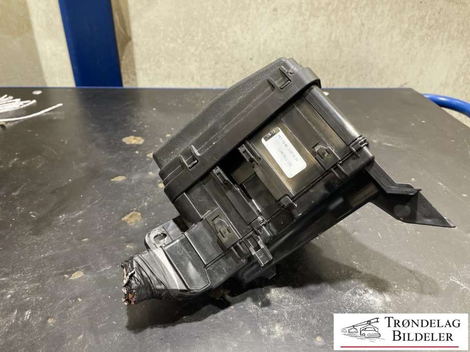 Sikringsboks motorrom til Toyota Yaris 2012-2014 (Type III, Fase 1) (821110DX51|)