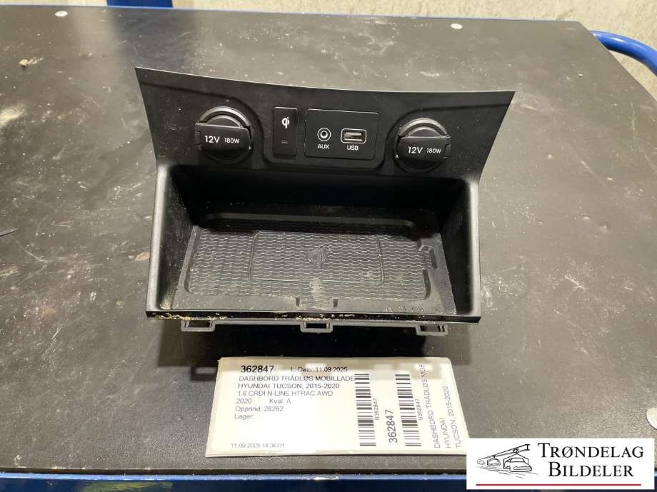 Dashbord trådløs mobillader til Hyundai Tucson, 2015-2020  (84630-D7AD04X)