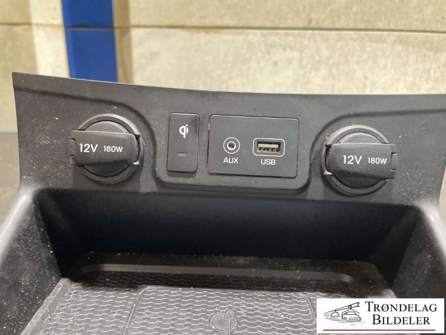Dashbord trådløs mobillader til Hyundai Tucson 2015-2020  (84630-D7AD04X|)