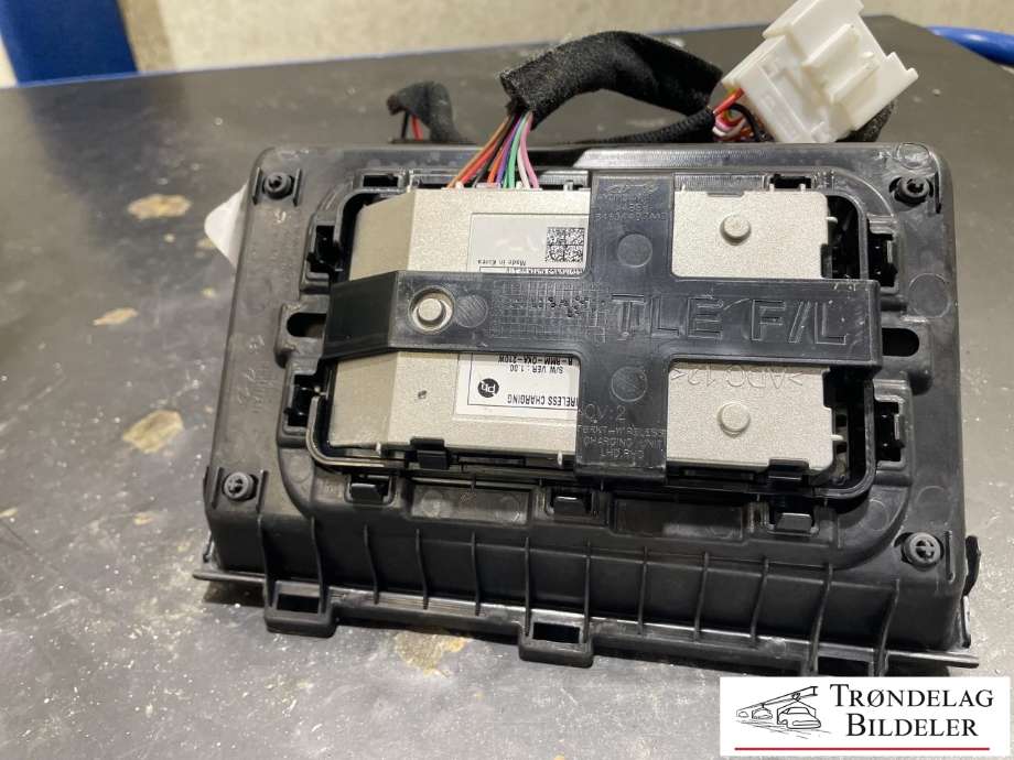 Dashbord trådløs mobillader til Hyundai Tucson 2015-2020  (84630-D7AD04X|)