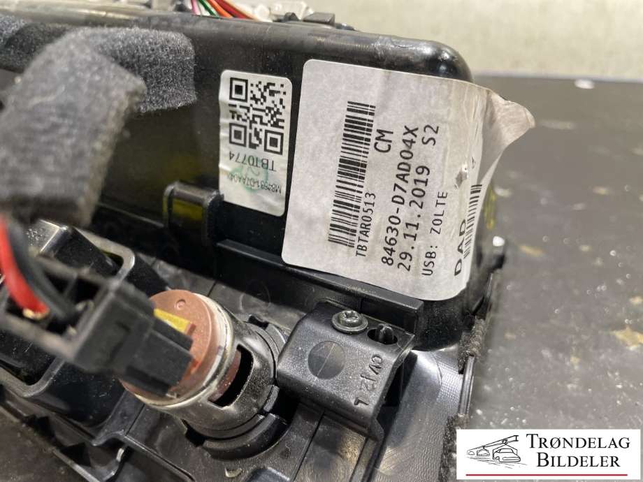 Dashbord trådløs mobillader til Hyundai Tucson 2015-2020  (84630-D7AD04X|)