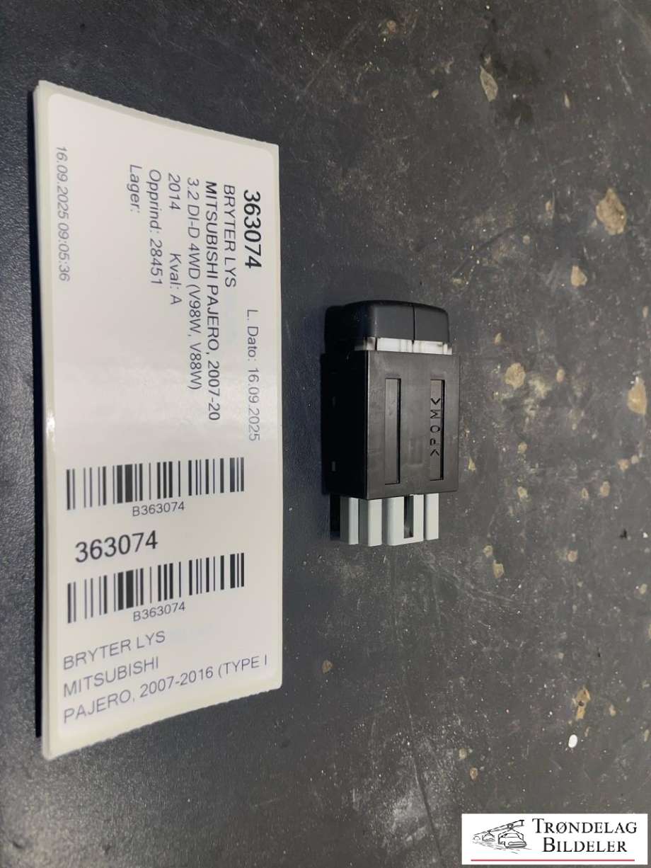 Bryter lys til Mitsubishi Pajero, 2007-2016 (Type IV, Fase 1)  (8614A135)
