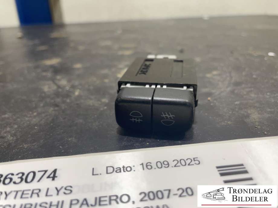 Bryter lys til Mitsubishi Pajero 2007-2016 (Type IV, Fase 1) (8614A135|)