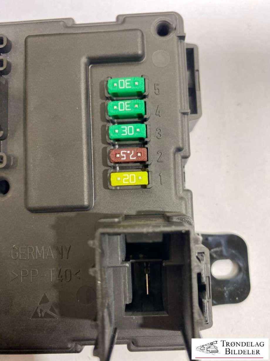 Sikringsboks kupe til BMW M3 2014-2019 (F80) (F80) (6135681933201|)