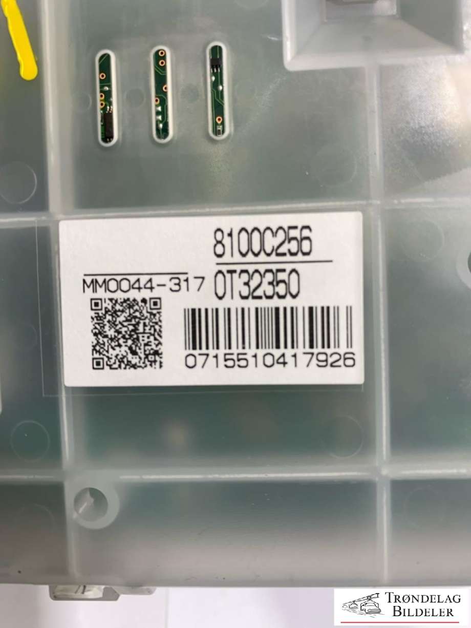 Instrumentpanel til Mitsubishi Pajero 2007-2016 (Type IV, Fase 1)  (8100C256|)