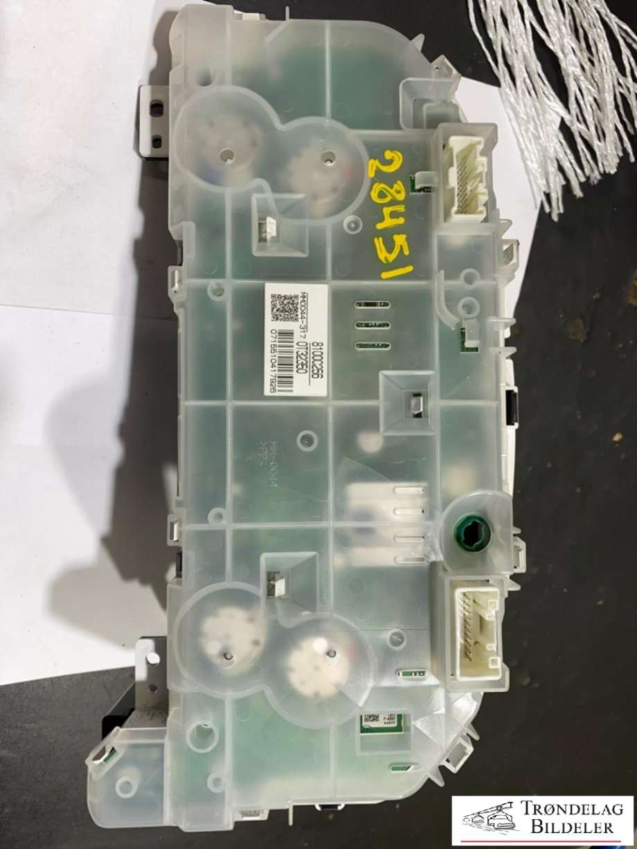 Instrumentpanel til Mitsubishi Pajero 2007-2016 (Type IV, Fase 1)  (8100C256|)
