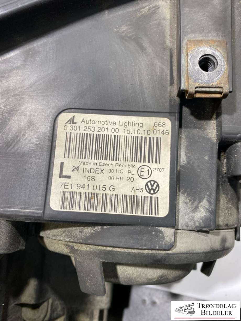 Frontlykt venstre halogen til VW Transporter / Caravelle 2009-2015 (Fase 2) (T5) (T5) (7E1 941 015 G|7E1 941 015 S|7E1941016K|7E1941016S)