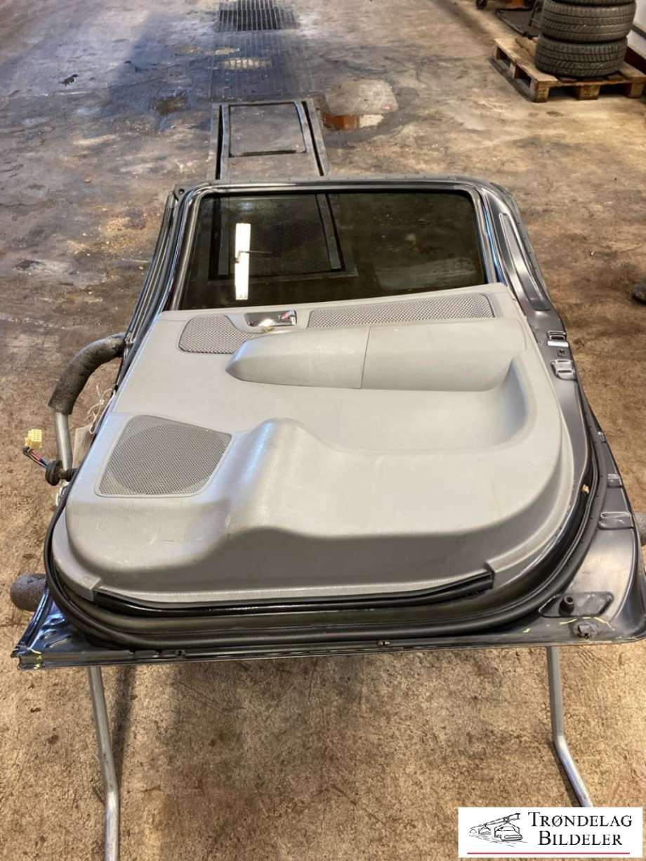 Dør høyre bak til Toyota Hilux 2006-2011  (670030K060|)