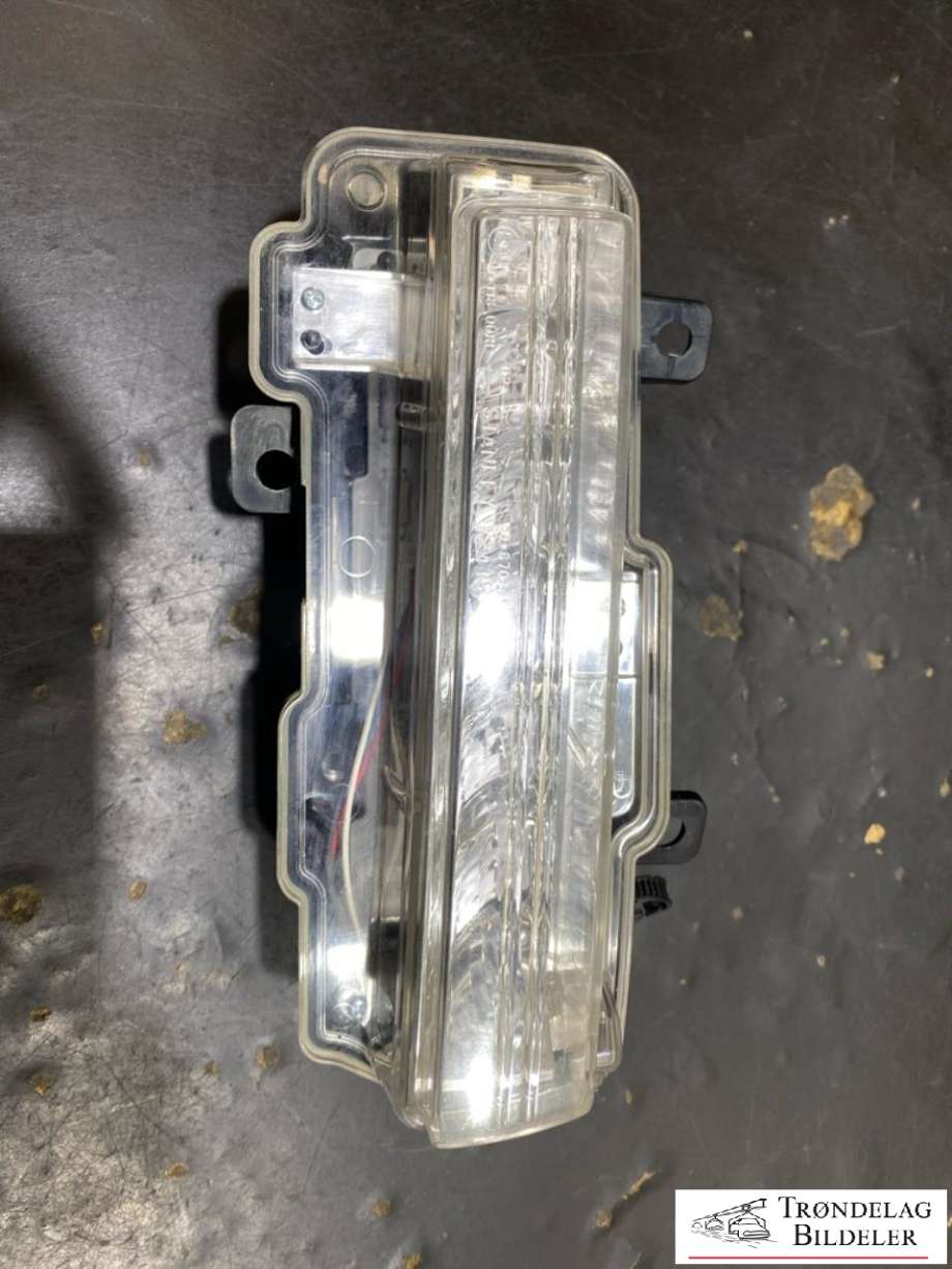 Kjørelys led høyre foran til Mitsubishi Pajero, 2007-2016 (Type IV, Fase 1)  (8312A019)