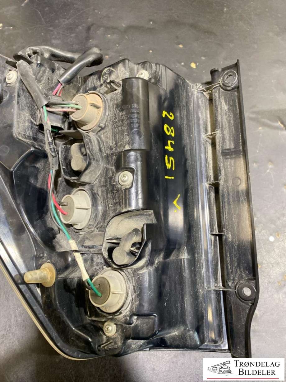 Baklykt venstre til Mitsubishi Pajero 2007-2016 (Type IV, Fase 1)  (8330A093|)