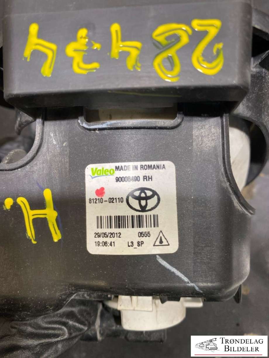 Tåkelykt høyre foran til Toyota Avensis 2009-2015 (Type III, Fase 1)  (81210-02110|90008490|)