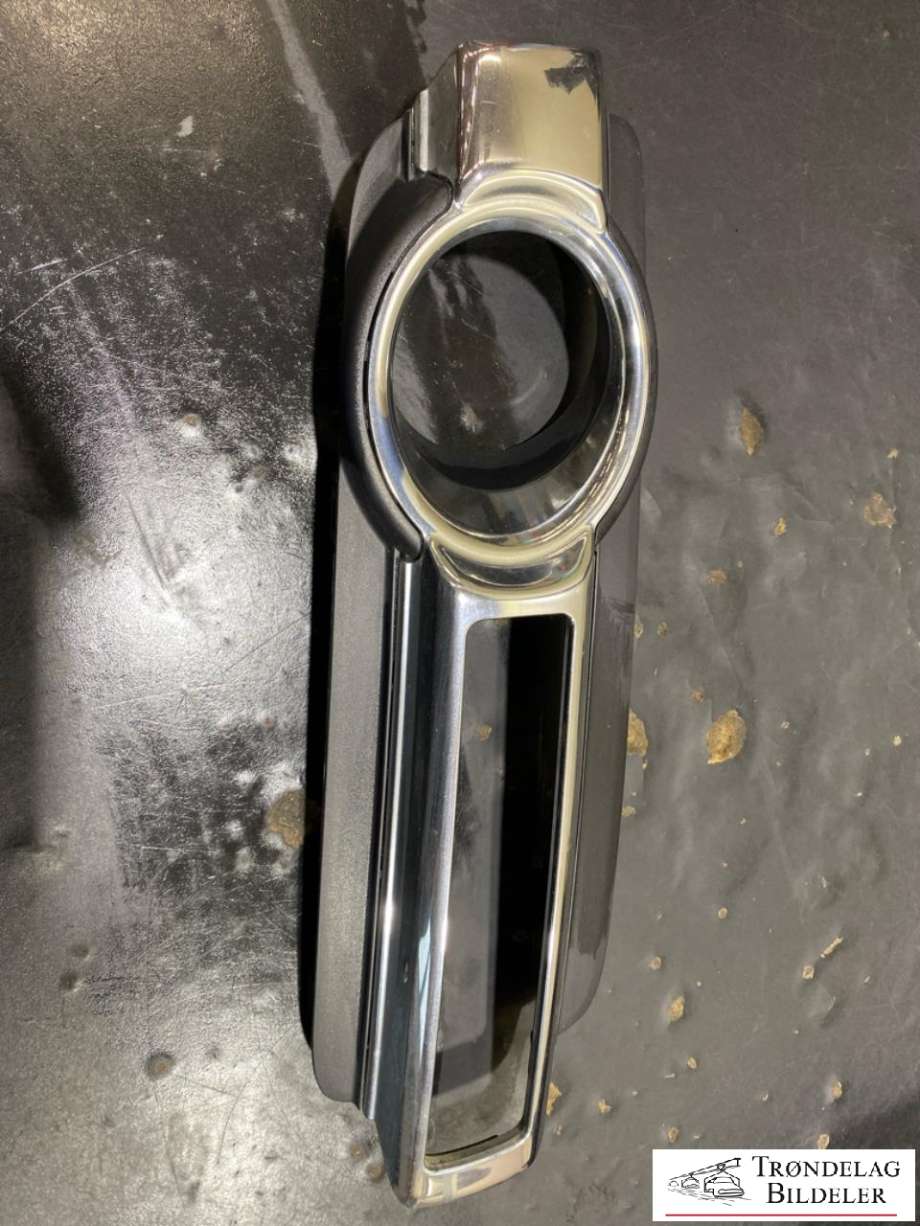 Grill høyre til Mitsubishi Pajero, 2007-2016 (Type IV, Fase 1)  (6400G122)