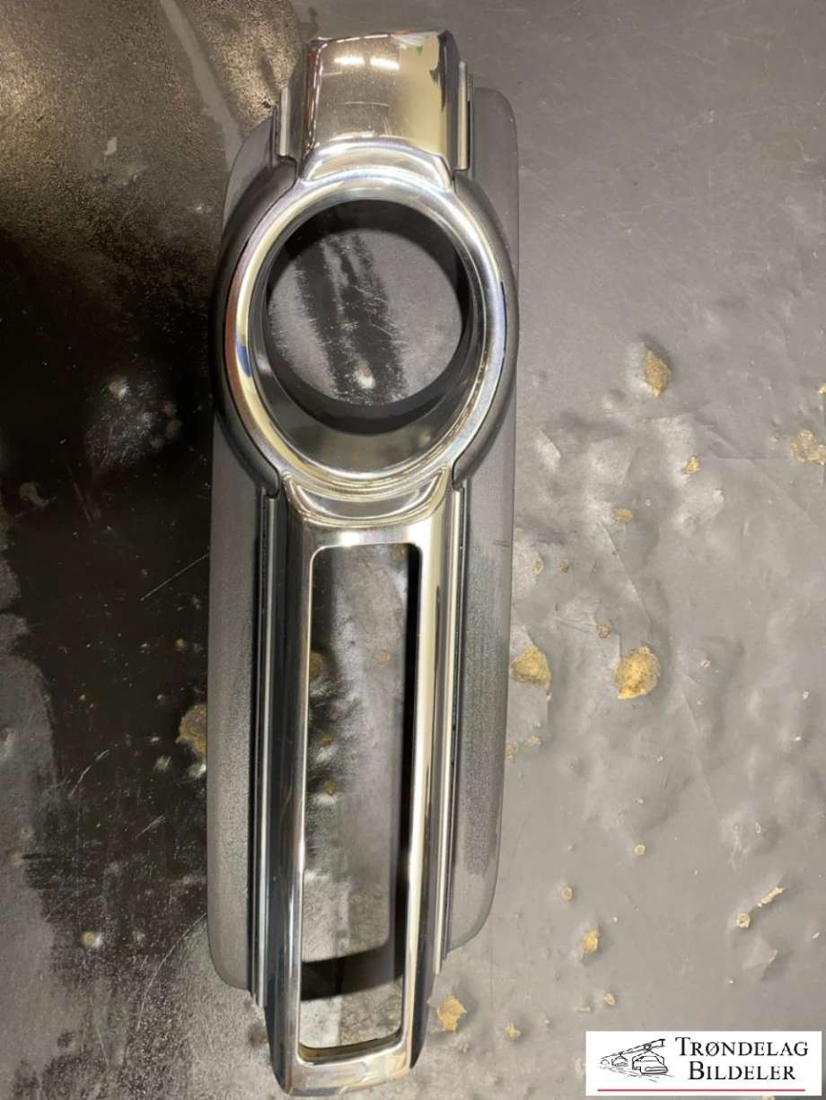 Grill høyre til Mitsubishi Pajero 2007-2016 (Type IV, Fase 1)  (6400G122|)
