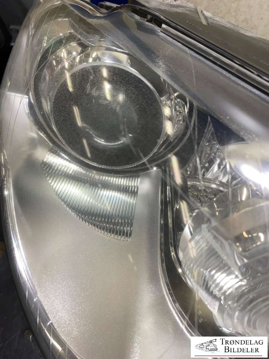 Frontlykt høyre xenon til VW Passat 2005-2010 (B6) (B6) (3C0941752K|89315540|3C0941754K)