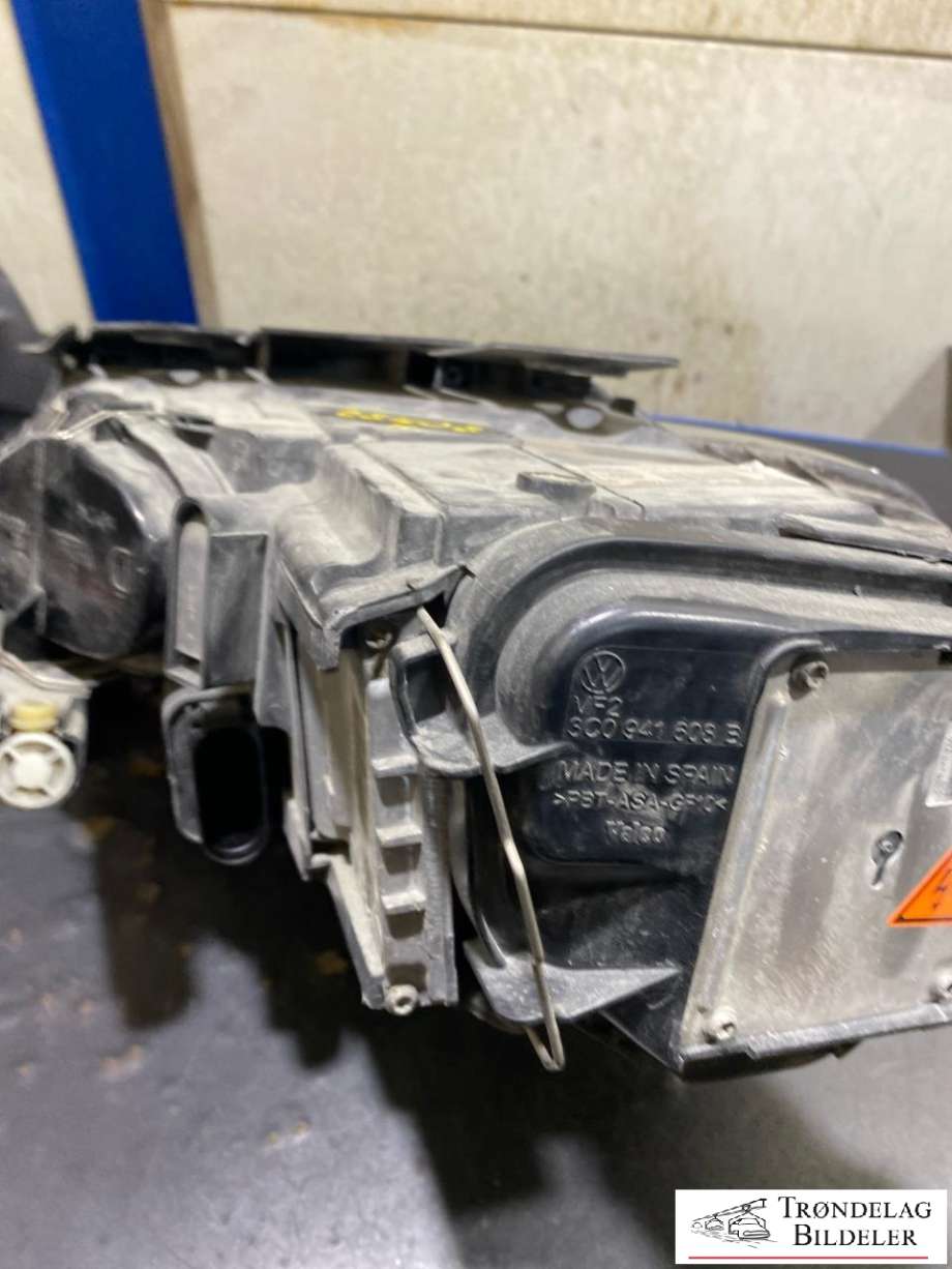 Frontlykt høyre xenon til VW Passat 2005-2010 (B6) (B6) (3C0941752K|89315540|3C0941754K)