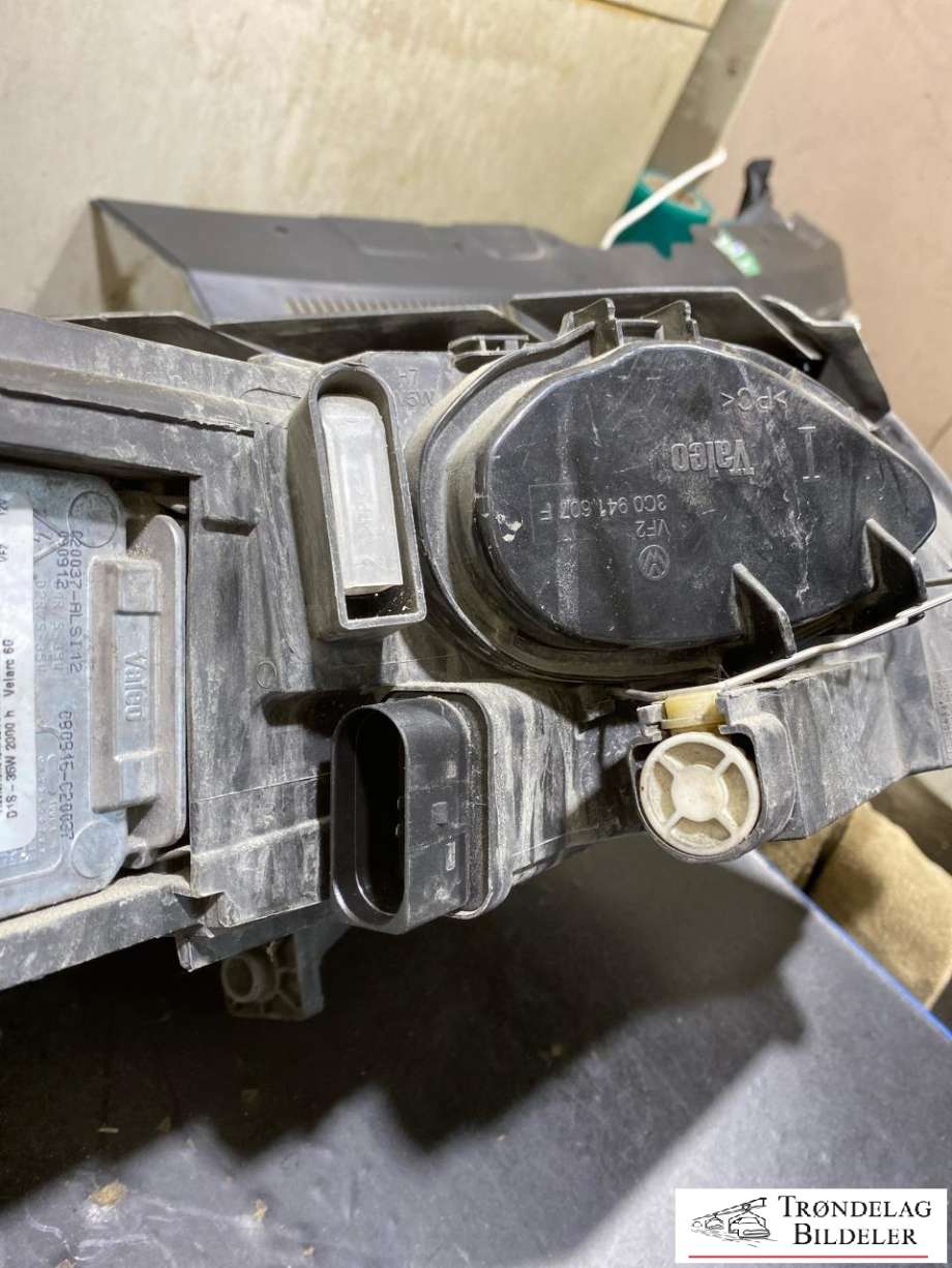 Frontlykt venstre xenon til VW Passat 2005-2010 (B6) (B6) (89315530|)