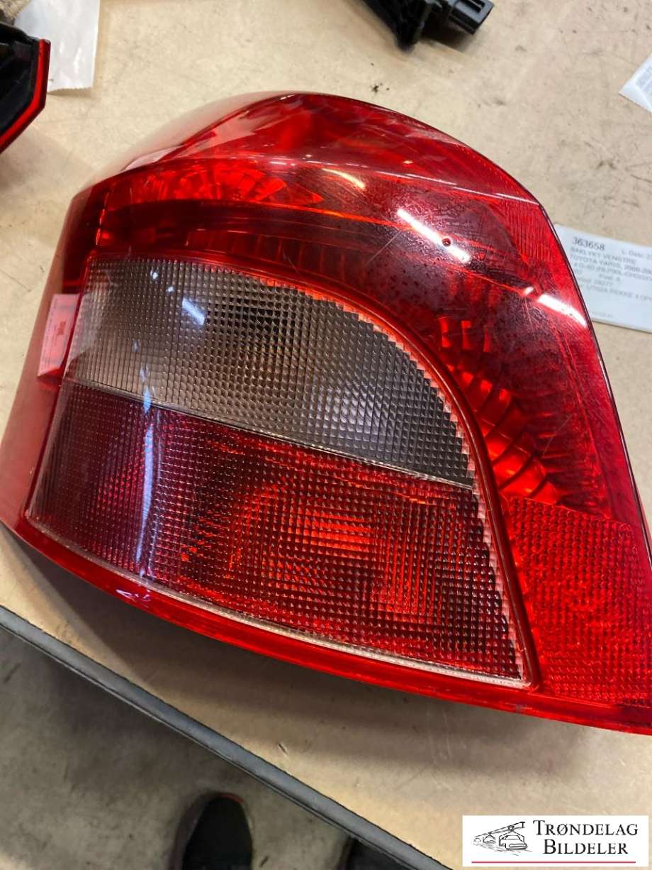 Baklykt venstre til Toyota Yaris, 2006-2009 (Type II, Fase 1)  (81561-0D110)