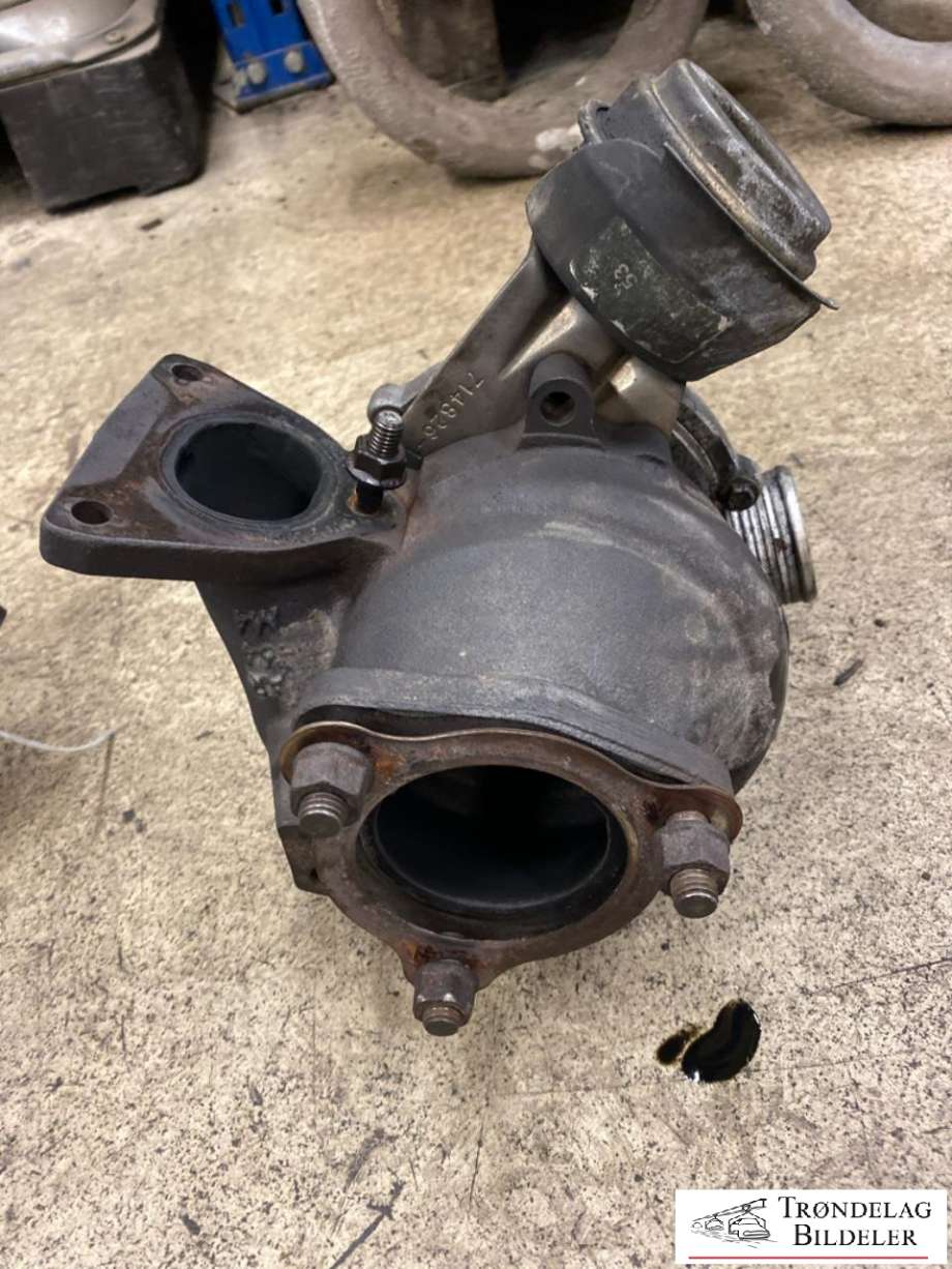 Turbo til Volvo XC90 2002-2006 (Type I, Fase 1)  (8689592|36051121|3801270|8602357|8602480|8602914|8603296|8627752|8653122|8653146|)
