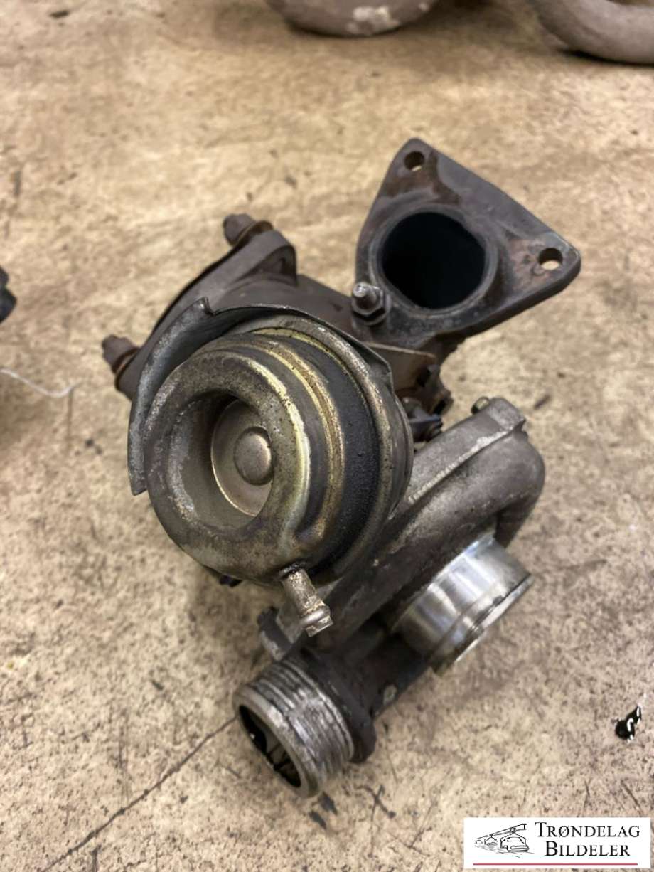 Turbo til Volvo XC90 2002-2006 (Type I, Fase 1)  (8689592|36051121|3801270|8602357|8602480|8602914|8603296|8627752|8653122|8653146|)