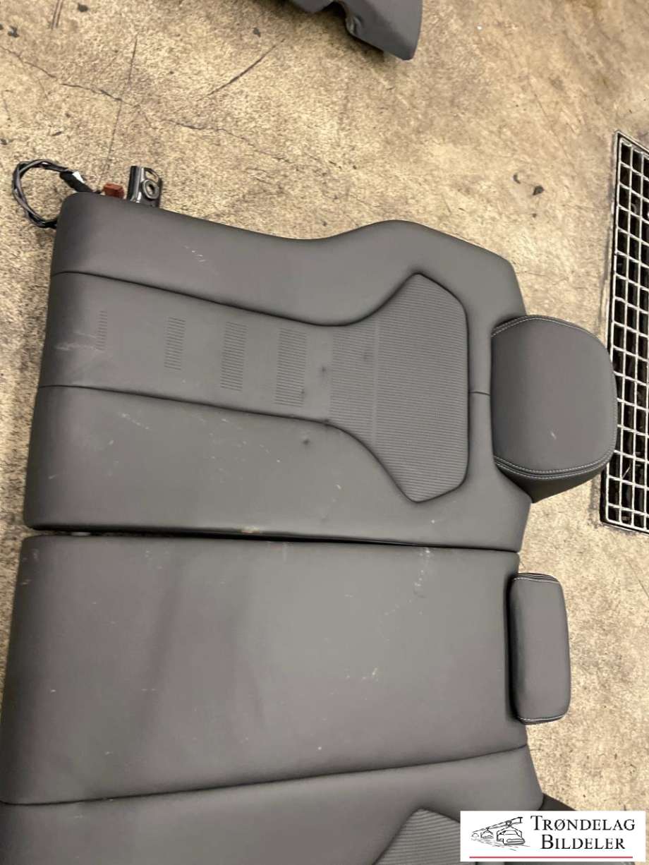Sete bak til BMW M3 2014-2019 (F80) (F80) (52 20 8 058 183|52 20 8 058 108|52 20 8 058 107|52 20 8 058 188|)