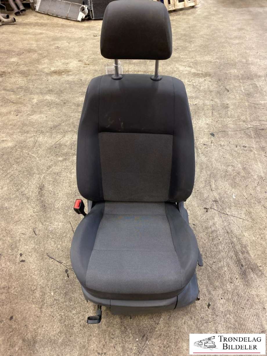 Sete foran venstre til VW Caddy, 2010-2015 (Type III, Fase 2)  (2K5 881 375 A)
