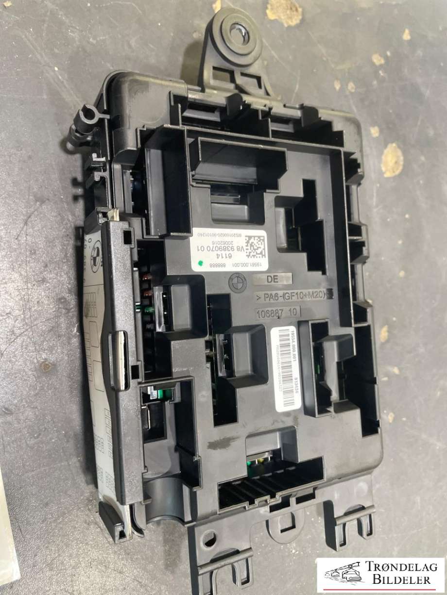 Sikringsboks bagasjerom til BMW M3 2014-2019 (F80) (F80) (9389070 01|61 14 9 259 466|)