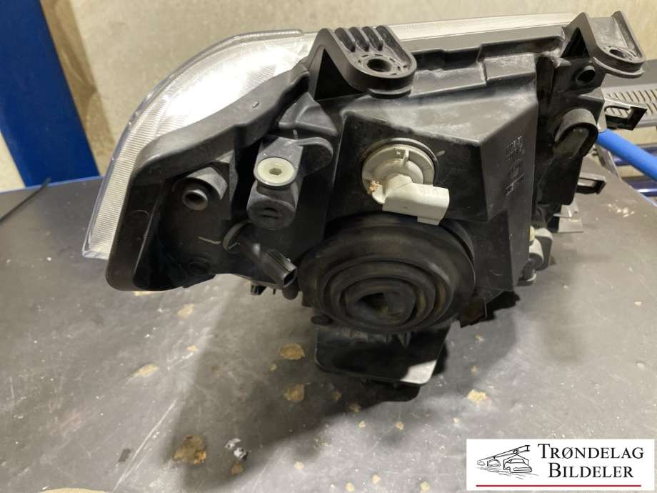 Frontlykt venstre halogen til Nissan Navara 2010-2015 (Fase 2) (D40) (D40) (260605X10B|)