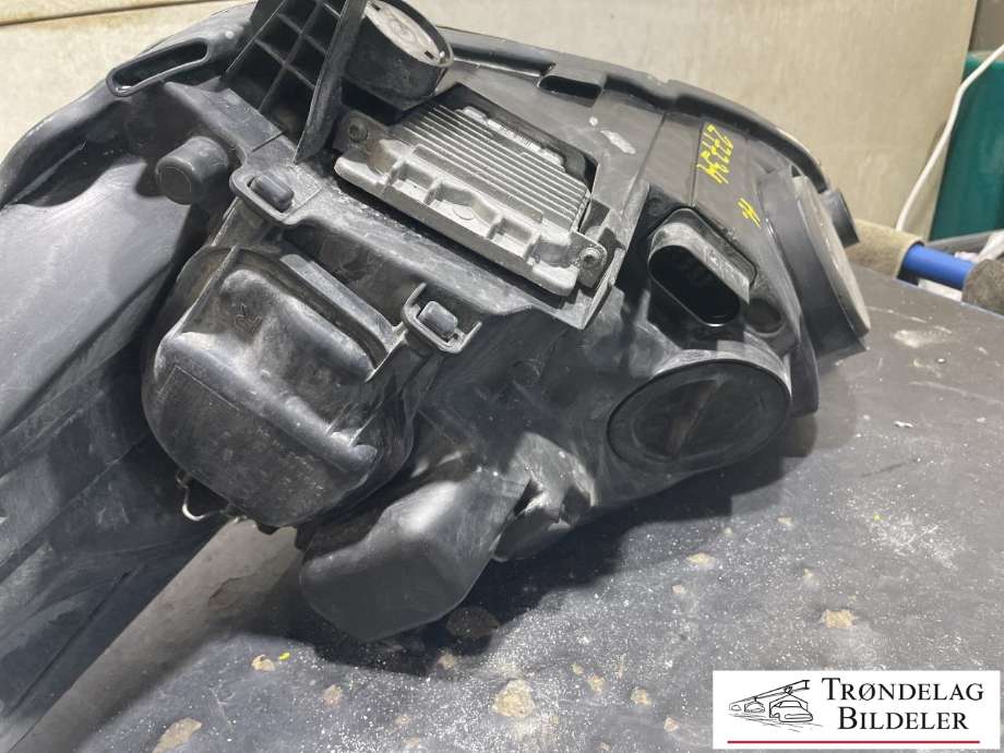 Frontlykt høyre xenon til Ford C-Max 2010-2015 (Type II, Fase 1) (AM51-13005-AF|1801884|)